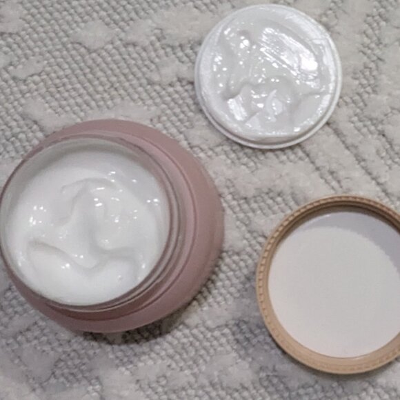 Pink Korean Skincare Bundle - Picture 8 of 12